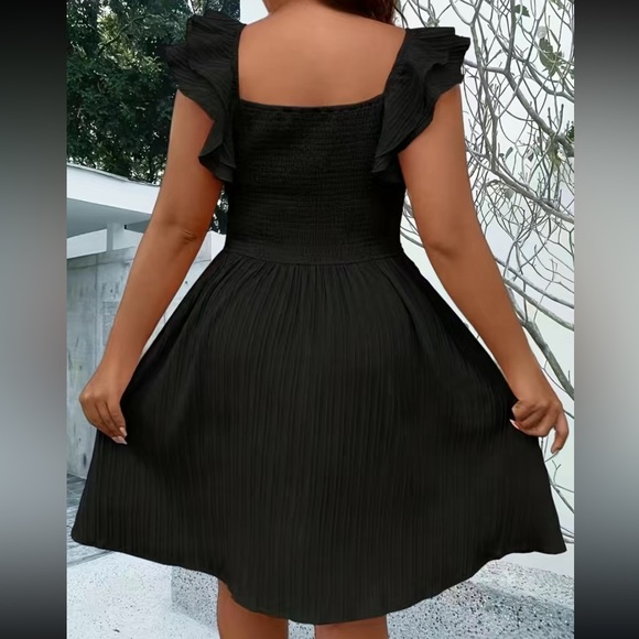 Plus size V neck butterfly sleeve ruffle dress - Picture 5 of 11